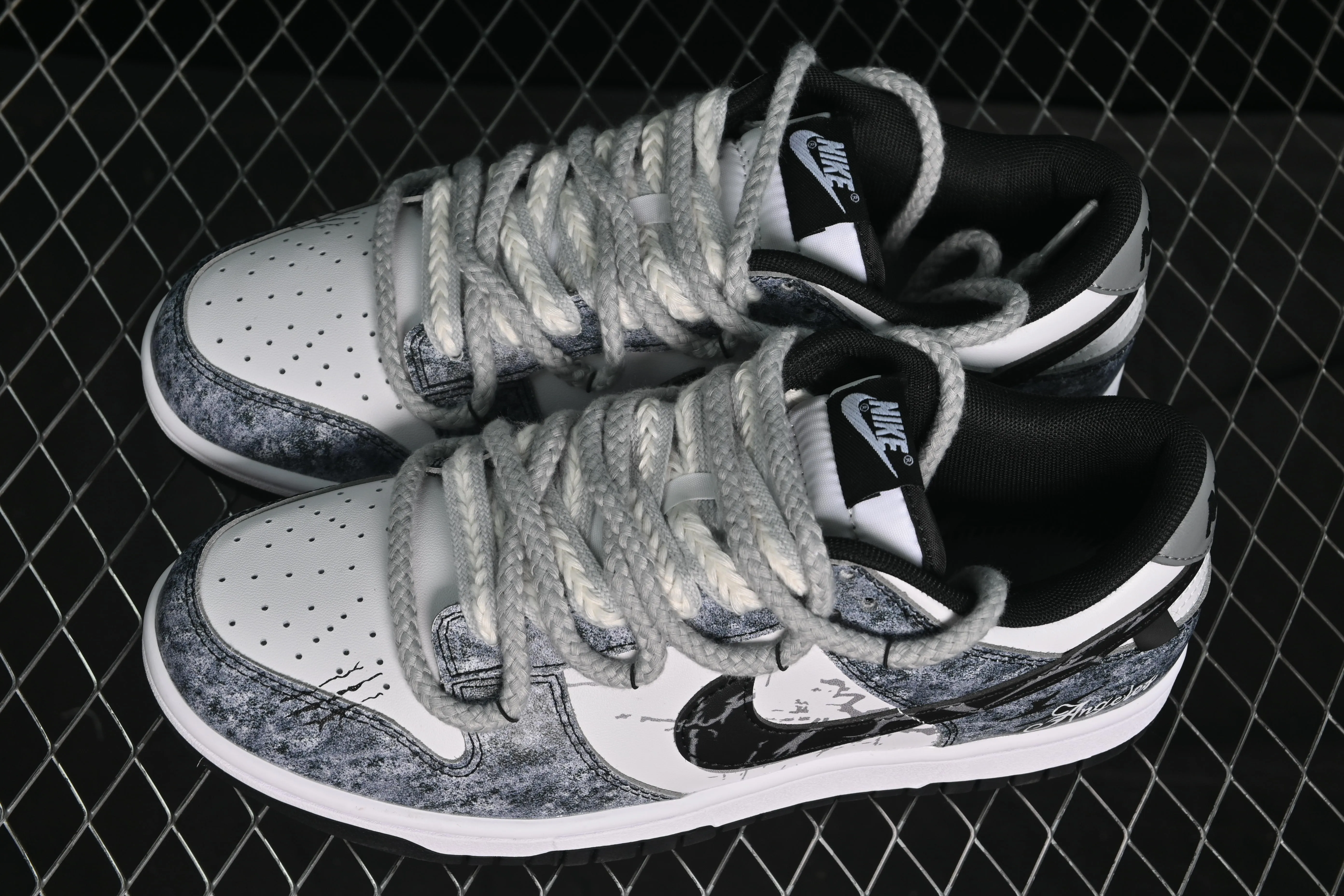 All categories Nk SB Dunk Series Nk SB Dunk Low High-end customized low-top sneakers Nike SB Dunk Low Panda Prank-Sliding Track Straps Low-top casual sneakers DD1391-100
